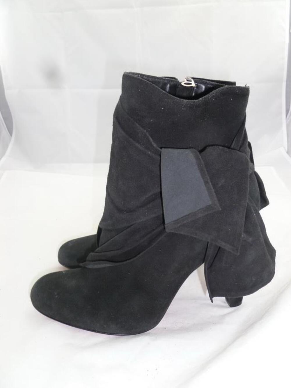 BEBE 9 B USED BLACK FABRIC WRAP AROUND ZIP UP HEELS/BOOTIES/ANKLE BOOTS